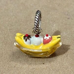 🆕Listing 🆕 Brighton banana split charm in resin Clear dish Three scoops Retired